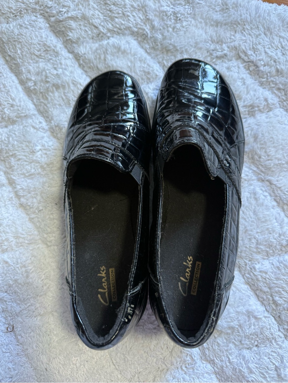 Clarks Women’s Black Croc-Embossed Slip-On Loafers